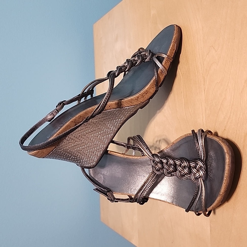 KENNETH COLE REACTION Silver Leather  Wedge Sandals, Size 7.5